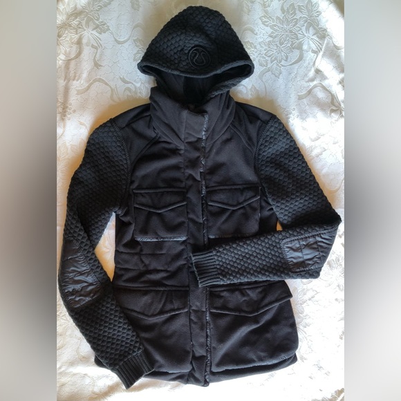 Lululemon Miracle Jacket in Black - Picture 2 of 8